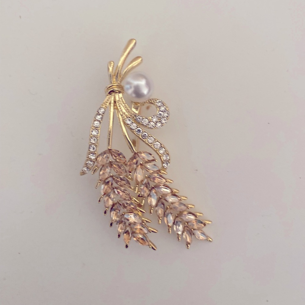 Great bundle item! Pendant with a pearl
